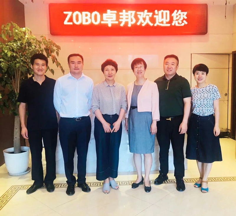 區(qū)委統(tǒng)戰(zhàn)部和九三學(xué)社區(qū)工委、民營(yíng)經(jīng)濟(jì)代表人士蒞臨卓邦開展談心活動(dòng)