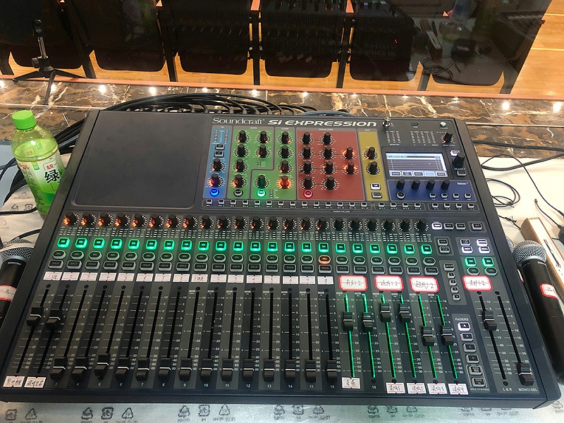 音響設備調音臺